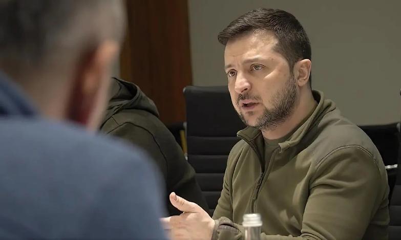 Ucraina, la denuncia di Zelensky: &laquo;La Russia usa bombe al fosforo&raquo;