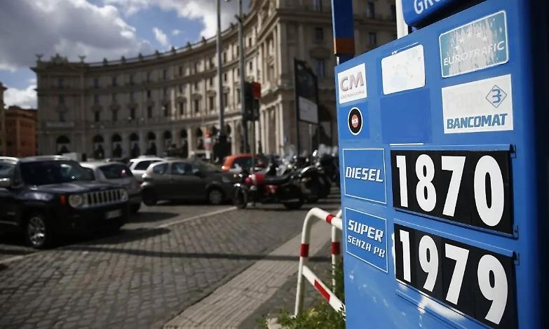 Beffa per gli italiani, nuovo aumento dei prezzi di benzina e diesel