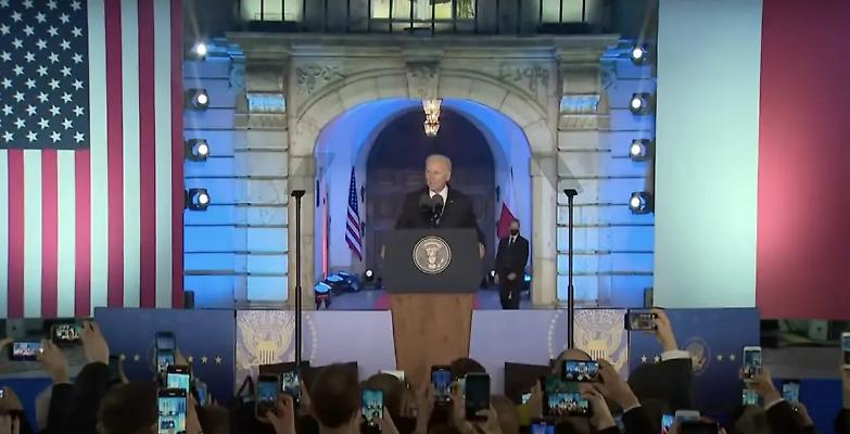 Biden cita Wojtyla: &laquo;Non abbiate paura&raquo;. E poi attacca: &laquo;Putin non pu&ograve; rimanere al potere&raquo;