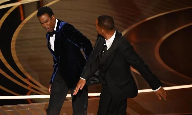 Oscar 2022, shock a Los Angeles: Will Smith tira un pugno a Rock