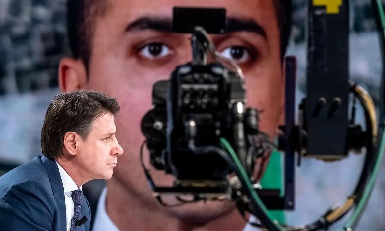 L&rsquo;avvocato Conte torna presidente, pronto per la sfida finale con Luigi Di Maio