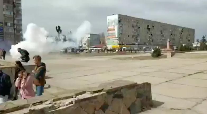 Proteste a Enerhodar, i russi sparano sulla folla - VIDEO