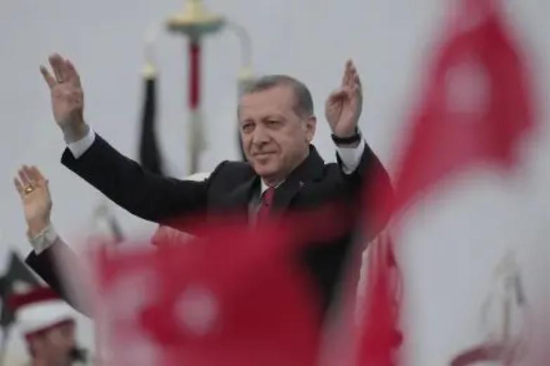 Erdogan vuole fare il mediatore, resta comunque un tiranno