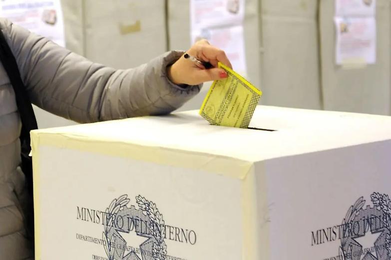 Ok all&rsquo;election day ma Lega e Fi rilanciano: &laquo;Si voti anche di luned&igrave;&raquo;