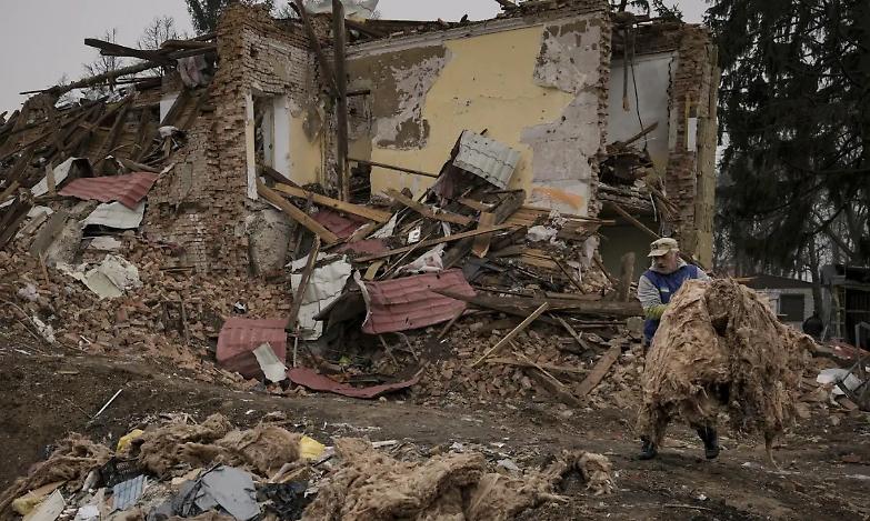 L'Ue prepara nuove sanzioni contro Mosca. Berlino: &laquo;No all'embargo del gas&raquo;