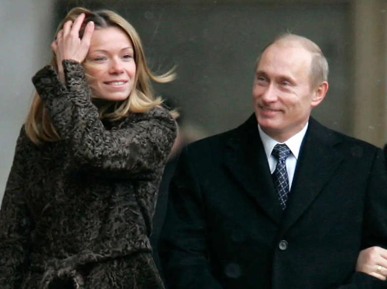 Chi sono le figlie di Putin finite nel mirino delle sanzioni Ue