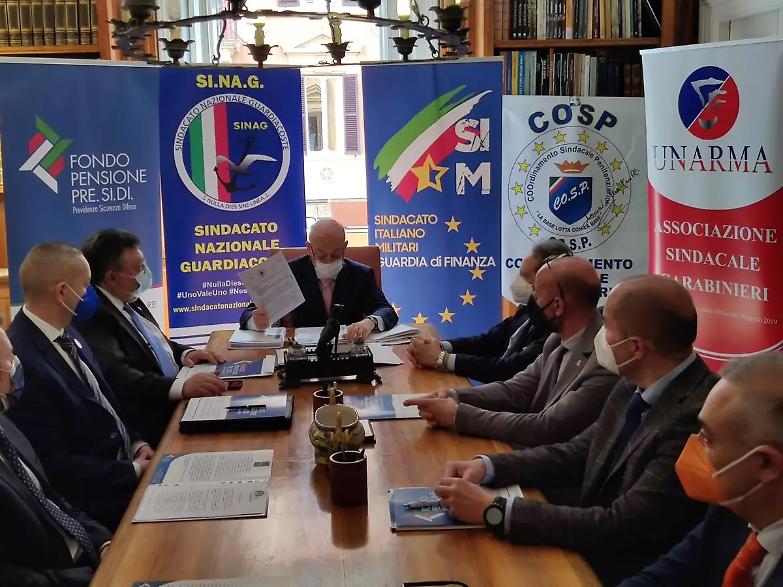Nasce il Fondo pensione complementare per militari e agenti: &laquo;Aperto anche ad avvocati e magistrati&raquo;