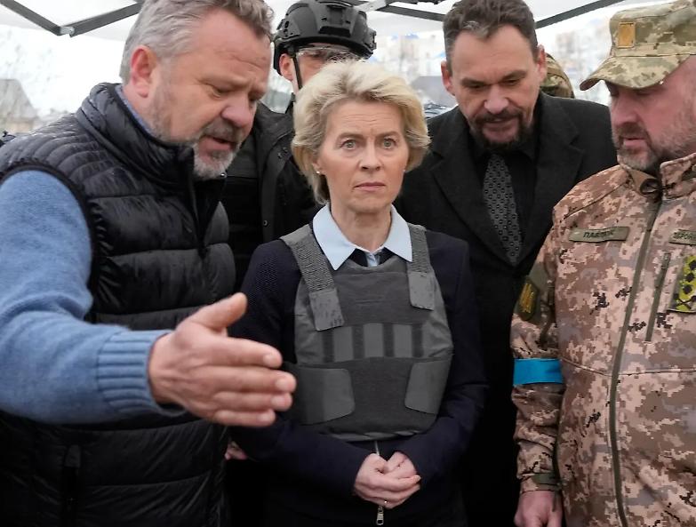 Von der Leyen a Bucha: &laquo;Qui &egrave; accaduto l&rsquo;impensabile&raquo;. Poi a Kiev: &laquo;L&rsquo;Europa &egrave; con voi&raquo;