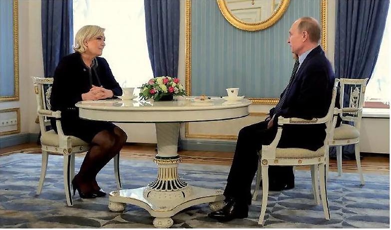 Ora Marine Le Pen &egrave; il cavallo di Troia del Cremlino