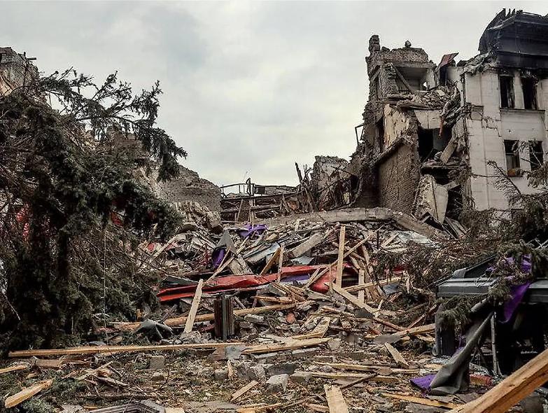 Le truppe di Mosca al confine finlandese Il procuratore del Cpi tra gli orrori di Bucha