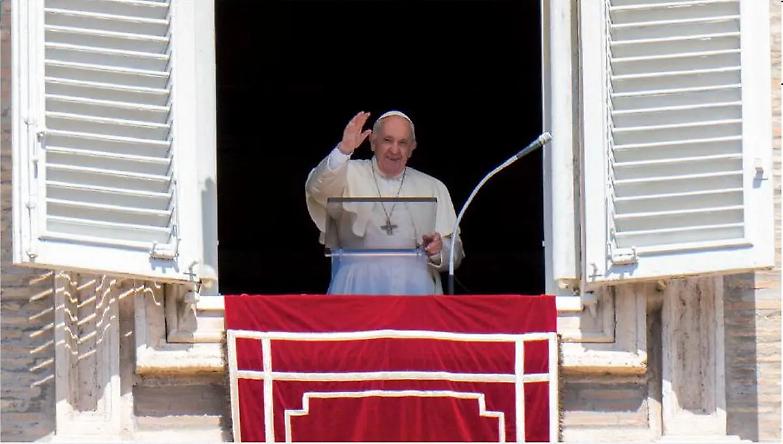 &laquo;Rinunciamo ai piani umani, convertiamoci alla pace&raquo;. Nuovo appello di Francesco