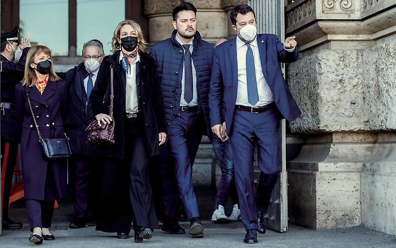 Assalto alla maternit&agrave; surrogata: &laquo;Va vietata anche all&rsquo;estero&raquo;