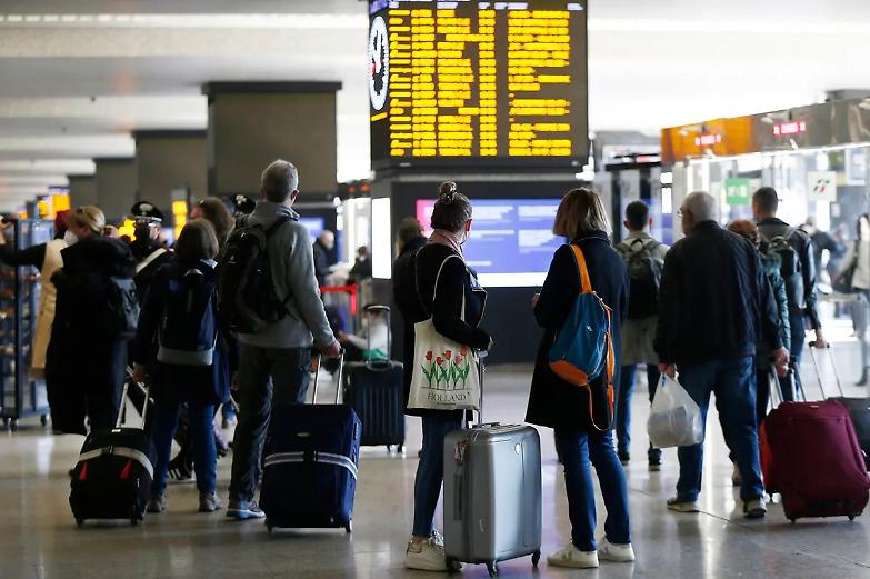 Genova, disabili costretti a scendere dal treno: &laquo;Ora daspo ai passeggeri incivili&raquo;