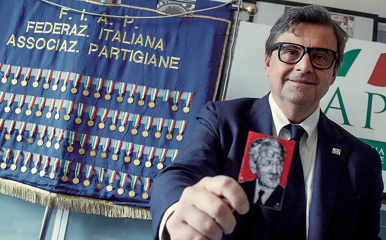 Il 25 aprile alternativo di Calenda lontano dalle piazze dell&rsquo;Anpi e al fianco di Kiev