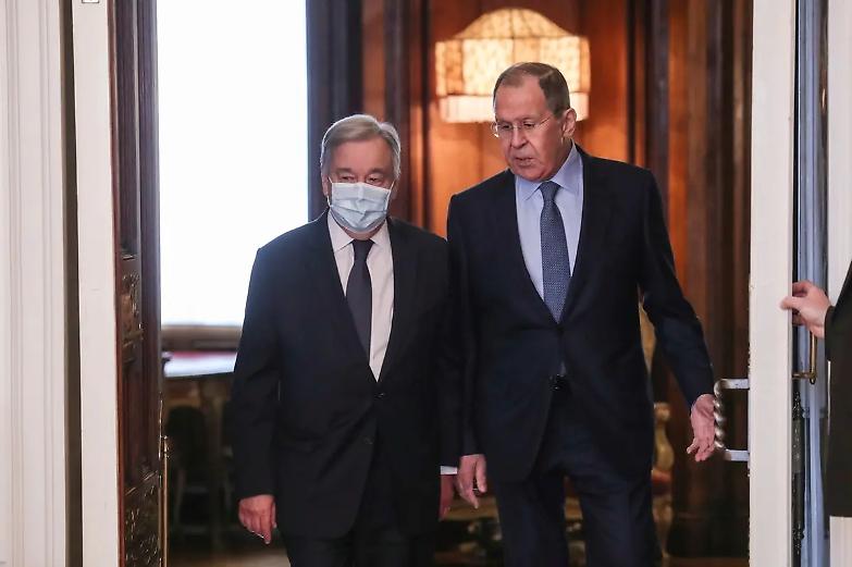 Gran Bretagna: "Legittimo colpire suolo russo con nostre armi". Mosca replica: "Pronti a rappresaglia"