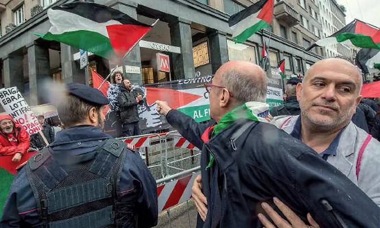 Il 25 aprile dei marziani elogi per Putin e fischi per la brigata ebraica