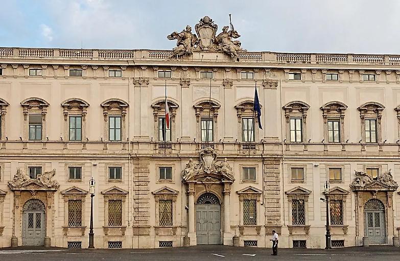 La rivoluzione della Consulta: ai figli anche il cognome della madre