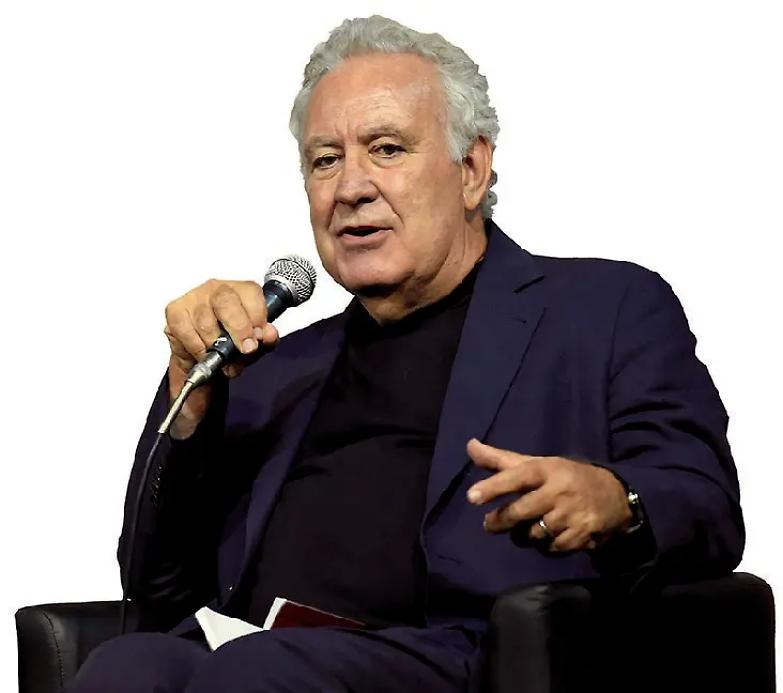 Santoro e gli altri Tre ore di show pacifista senza nominare Bucha