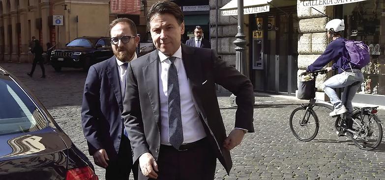 La guerra aperta tra Conte e Draghi manda in tilt il Pd