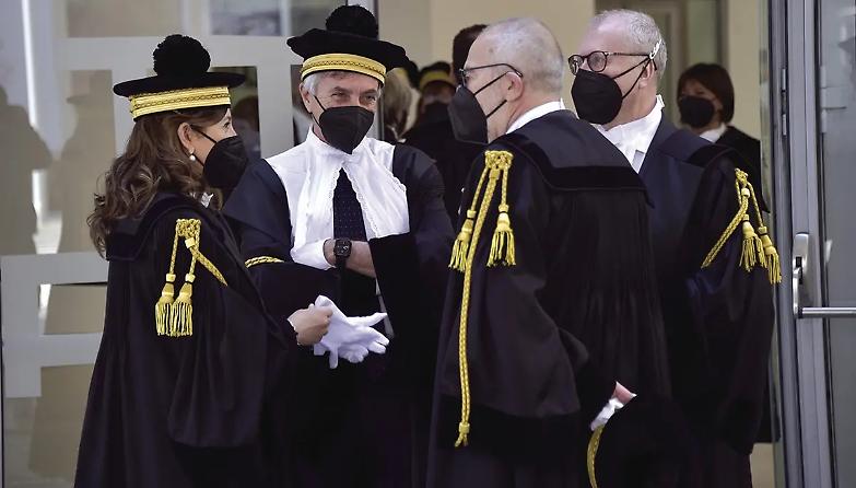 &Egrave; la concorrenza ( anche esterna al Foro) a scoraggiare gli avvocati