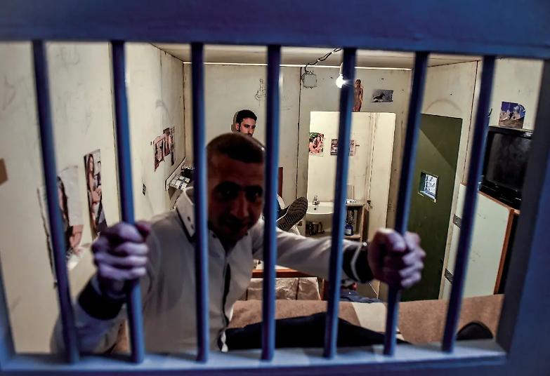 Paziente con i partiti, impietosa con i reclusi: i due volti della Consulta