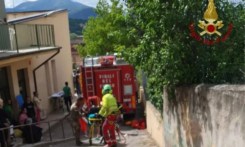 Tragedia a L'Aquila, auto sfonda la recinzione di un asilo: morto un bambino