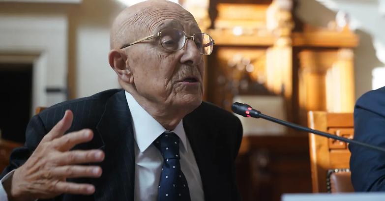 Cassese: &laquo;S&igrave; ai referendum. Lo sciopero? Atto suicida delle toghe&raquo;