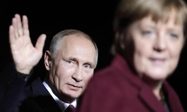 Merkel rompe il silenzio: &laquo;In Ucraina barbara guerra di aggressione della Russia&raquo;