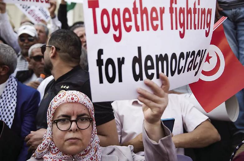 Avvocati e giudici insieme contro il colpo di mano di Kais Saied