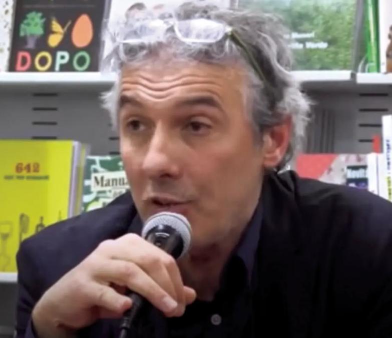 &laquo;Cos&igrave; ho scoperto la polizia della storia: agenti che verificano i miei archivi...&raquo;