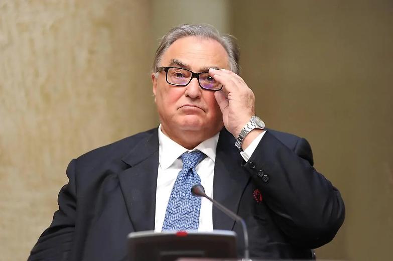 Sapelli: &laquo;La Bce ormai &egrave; ridicola, non capiscono che aumenter&agrave; lo Spread&raquo;