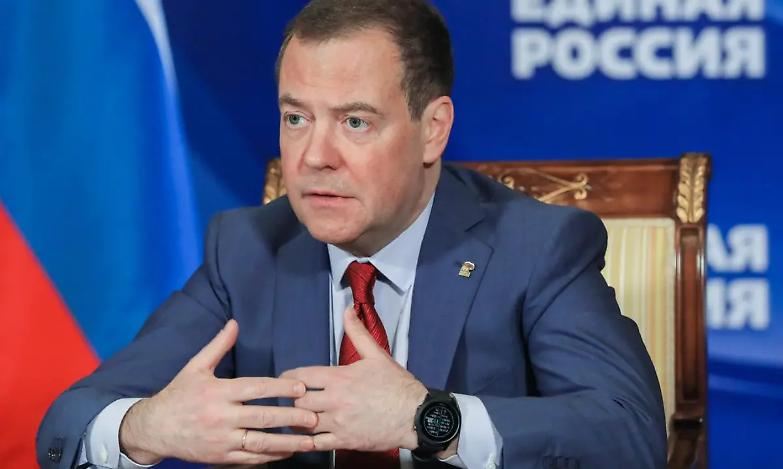 Medvedev: &laquo;L'Ucraina tra due anni non esister&agrave; pi&ugrave;&raquo;. E Zelensky chiede nuove armi