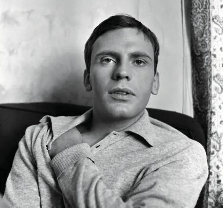 Elegante, languido e sobrio Addio Jean- Louis Trintignant Attore amato da Lelouch Bertolucci e Dino Risi...