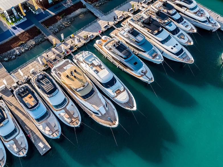 Avvocato cede lo yacht al domestico per non pagare le tasse, scatta il sequestro