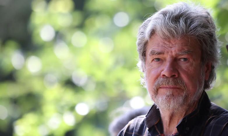 Tragedia sulla Marmolada, l'esperto Messner: &laquo;I seracchi cadono per il caldo globale&raquo;