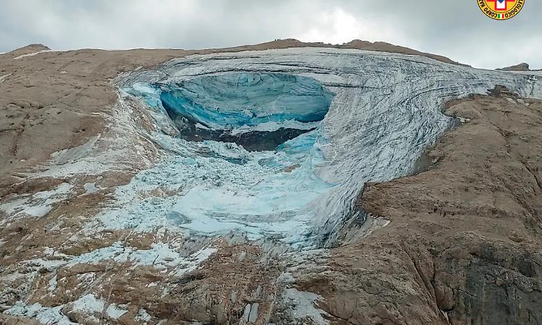 Marmolada, valanga di ghiaccio uccide sette escursionisti. Recuperati quattro alpinisti vivi - VIDEO -