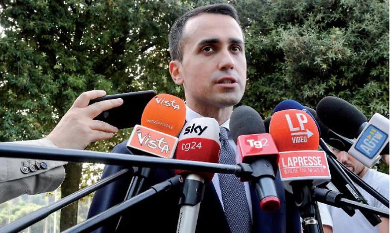 Di Maio, il &laquo;traditore&raquo; responsabile, condanna Conte il &laquo;picconatore&raquo;