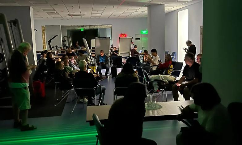 Giornalisti italiani nel rifugio anti-missile a Kiev: allarme rientrato nella notte FOTO