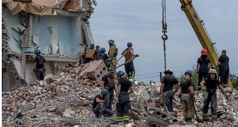 Leggendo Tolstoj in un bar ucraino &laquo;Sperando che nessuno mi odi per questo...&raquo;