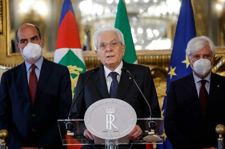 Mattarella scioglie le Camere e blinda i due mesi di Draghi: "Il periodo che viviamo non consente pause". Si vota il 25 settembre