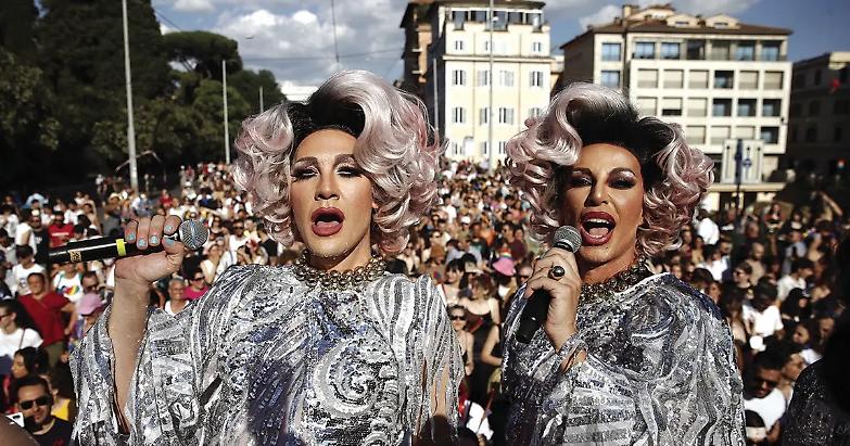 Tra clamori e censura, viaggio a colori nel mondo Drag