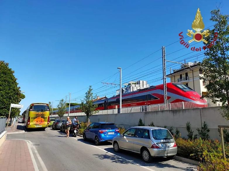 Riccione: sono due sorelle, di 15 e 17 anni, le ragazze travolte da un treno
