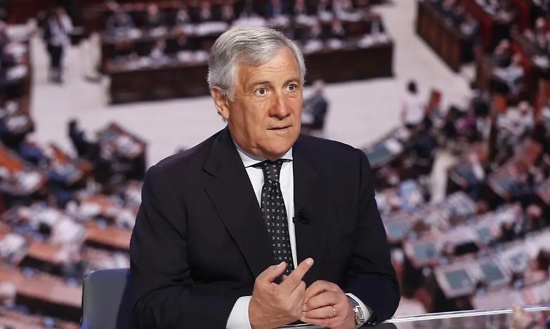 Tajani: &laquo;Abolire il reddito di cittadinanza e super tassa per i giganti del web&raquo;