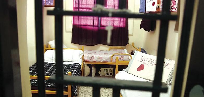 &laquo;Leo sii forte, ti amo tanto e scusami&raquo;. Poi Donatella si &egrave; uccisa in carcere Ancora suicidi dall&rsquo;inferno galera