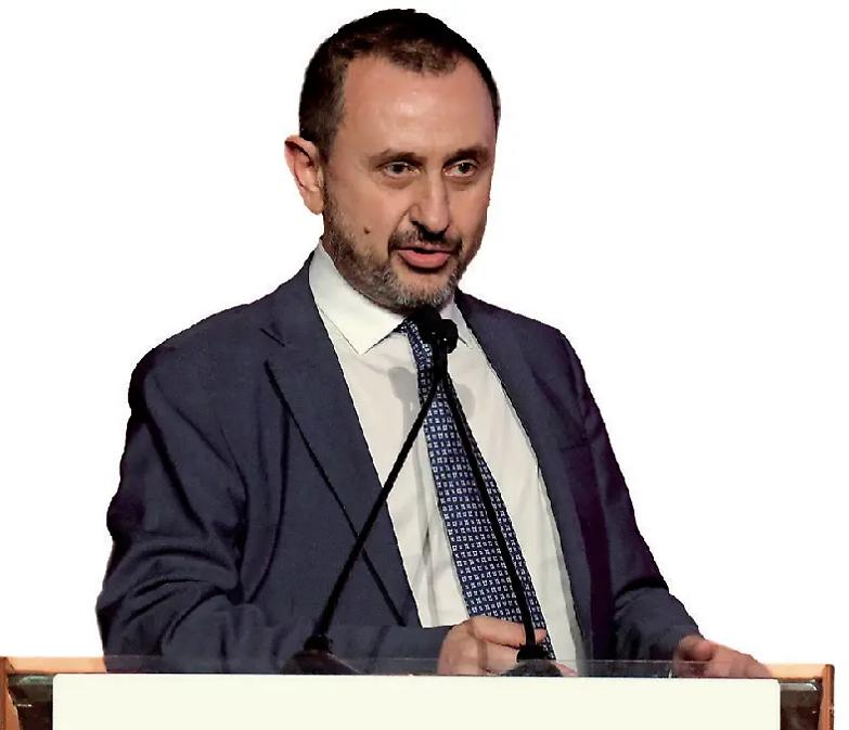 Nancy Pelosi sfida la Cina e atterra a Taiwan Pechino invia un jet e alza la voce...