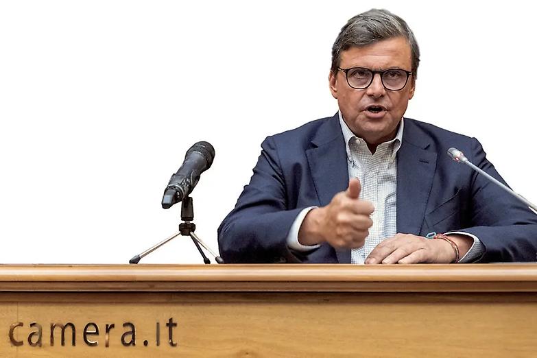 Calenda ci ripensa e smonta la coalizione &laquo;O io o Fratoianni...&raquo;