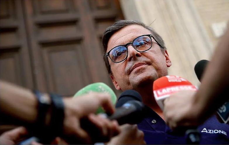 Renzi e Calenda firmano l&rsquo;intesa e vanno all- in
