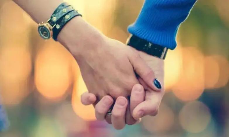 Non accetta la relazione gay della figlia e l'accoltella. &laquo;Voglio farmi 30 anni di carcere&raquo;