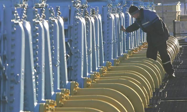 Il gas schizza a 315 euro. Calenda: &laquo;Emergenza nazionale, sospendiamo la campagna elettorale&raquo;