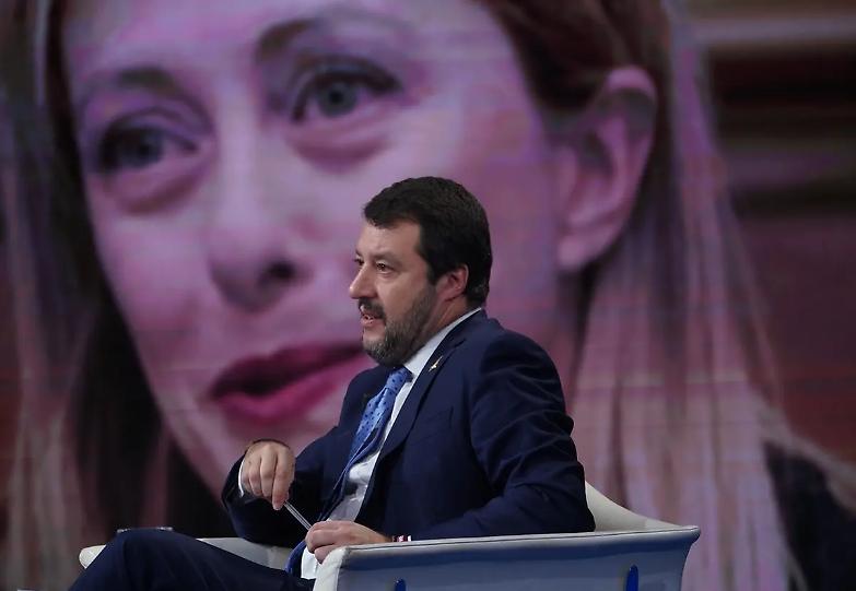 Migranti, Meloni rilancia il blocco navale. Ma per Salvini &laquo;bastano i decreti sicurezza&raquo;